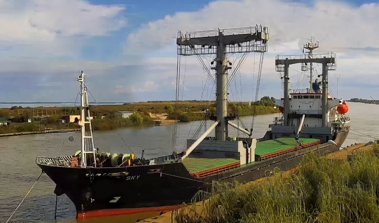 Hakata SKY ABT 7362 DWT ON 7.164 M DRAFT