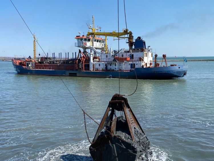 Dredger Grab Hopper Dredger