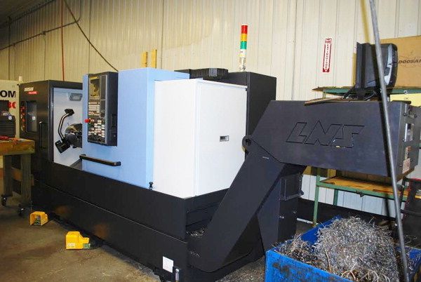 Doosan FANUC 0i-TD control with swiveling operators panel 3500 rpm OUMA GT2600L 2 Axis