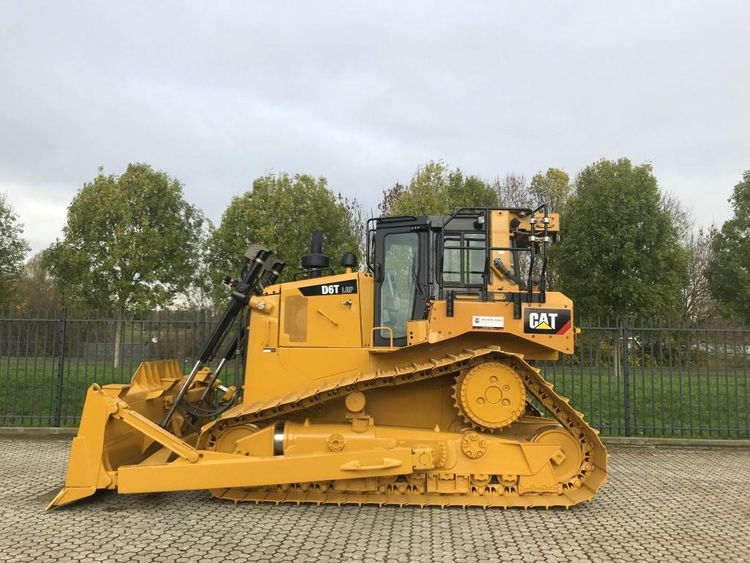 2 Caterpillar D6TLGP Tractor