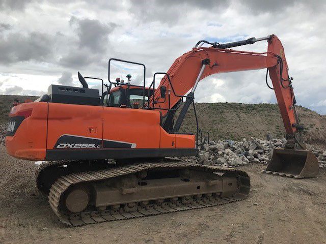 Doosan DX255LC-5 Tracked Excavator