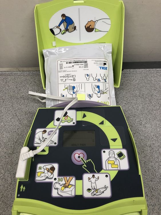 Zoll AED Plus Defibrillator