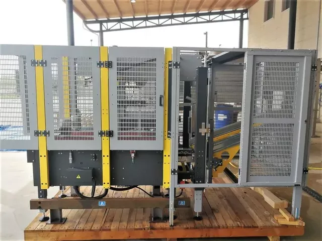 Siat F44, Case Erector