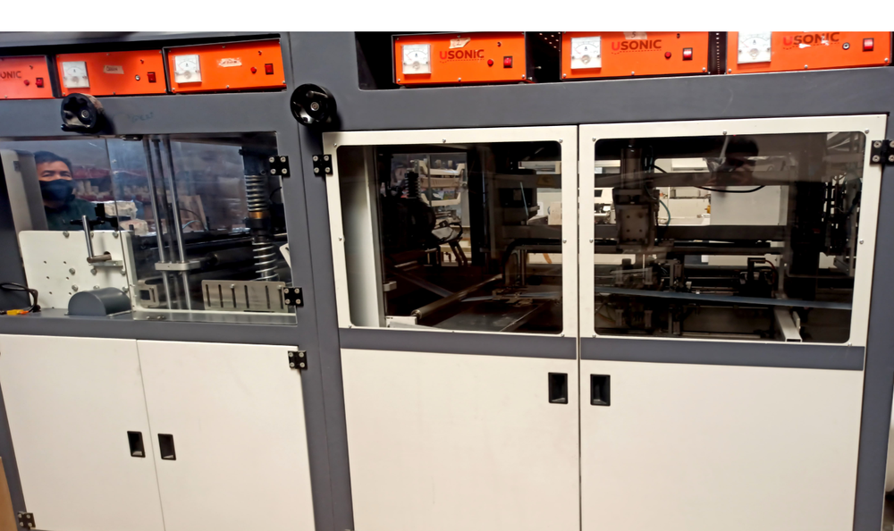 Hunter XC 600 Nonwoven ultrasonic bag making machine