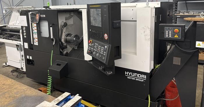 Hyundai CNC Control 4500 RPM SE2200L CNC Turning Center 2 Axis