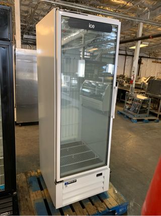Master Bilt Upright Glass Door Ice Merchandiser