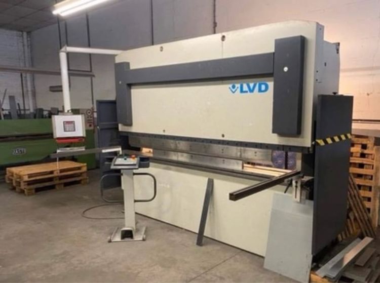 2 LVD press brake LVD PPEB 135/30  & shear HSL 31/06