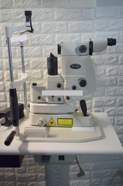 Nidek YC-1600 Ophthalmic YAG laser