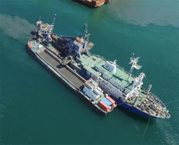 Bucket Wheel Dredger and matching Hopper Barge Set Bucket Wheel Dredger