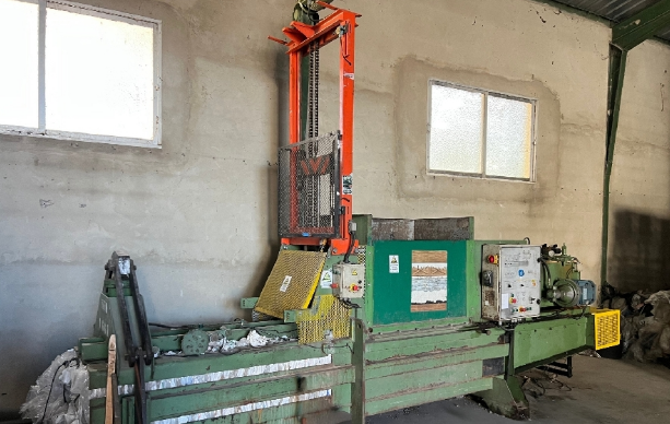 Jovisa JS-400-VA Horizontal hydraulic baling press