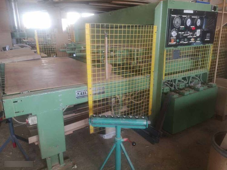 Panel press