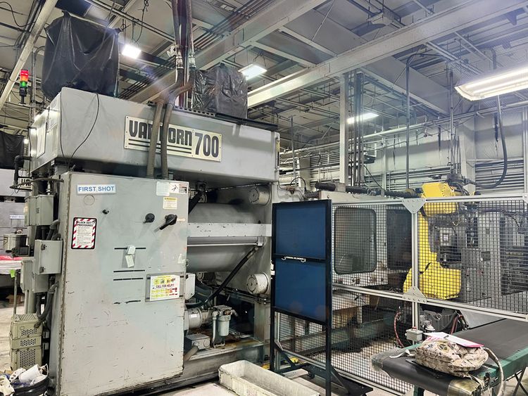 Van Dorn 89.6 oz. Injection Molding 700 T