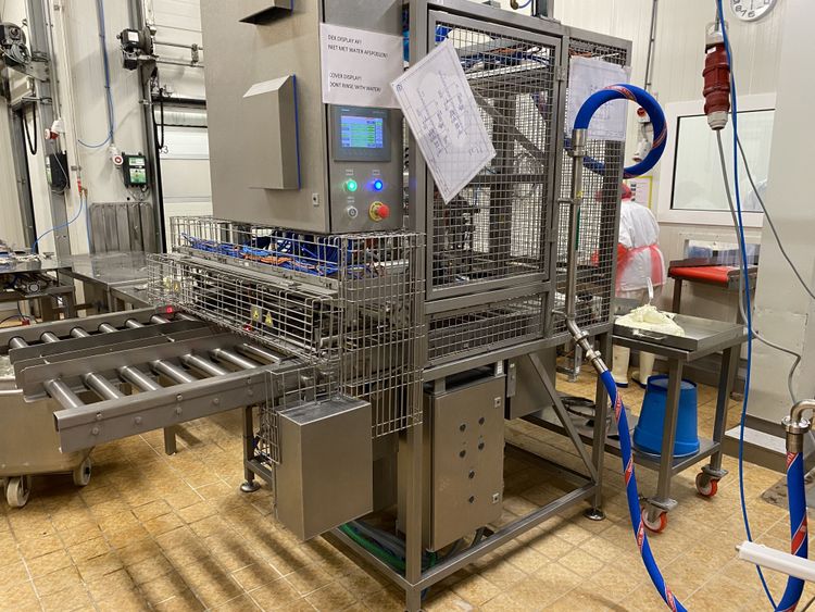 Lekkerkerker Soft cheese cutting and stuffing machine