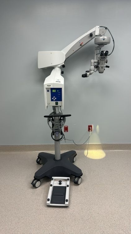 ZEISS Opmi Lumera Surgical Microscope