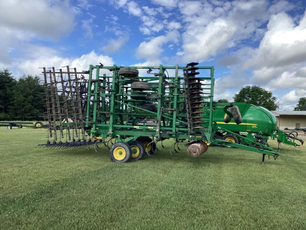 John Deere 2310 Mulch Finishers