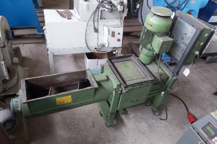 2218-A Grinder with blades