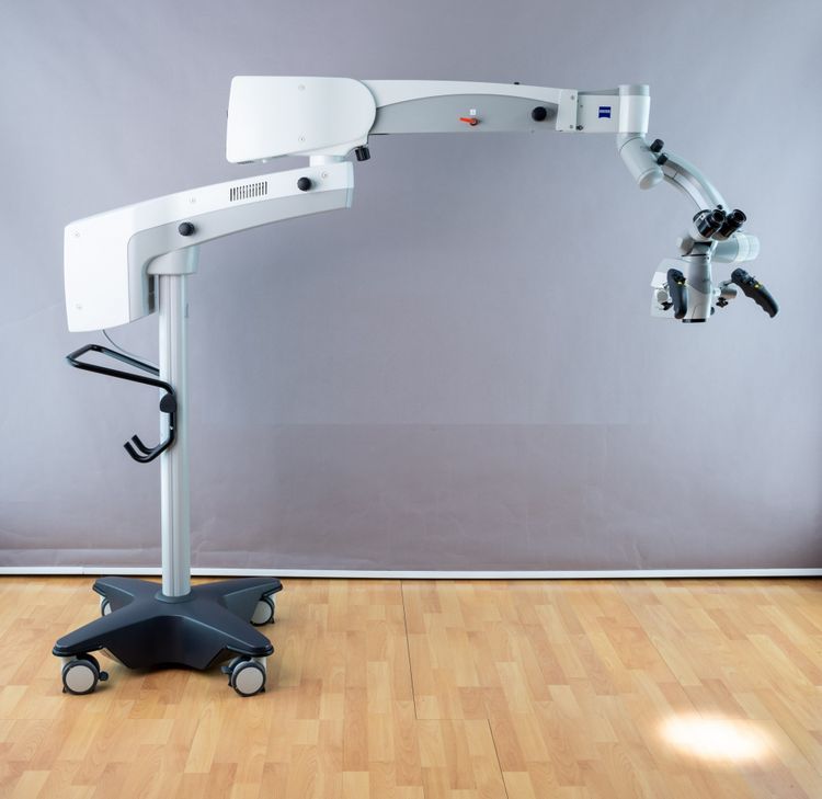 ZEISS OPMI Sensera S7 Operating Microscope