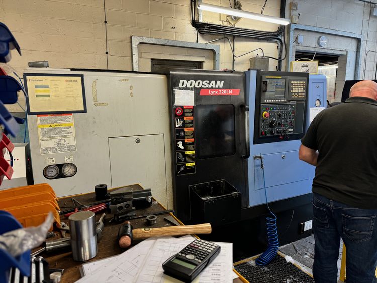 Doosan FANUC 0i 6000rpm Lynx 220LM 2 Axis