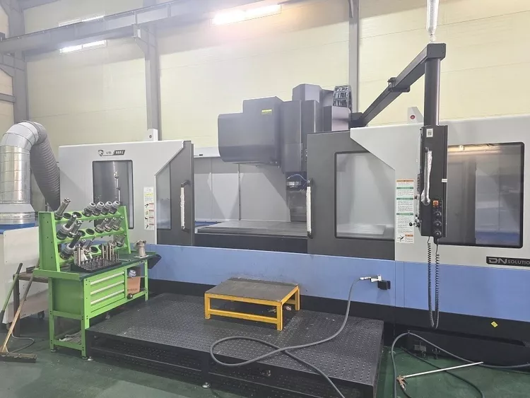 Doosan DN SOLUTIONS  VM 960L 3 Axis