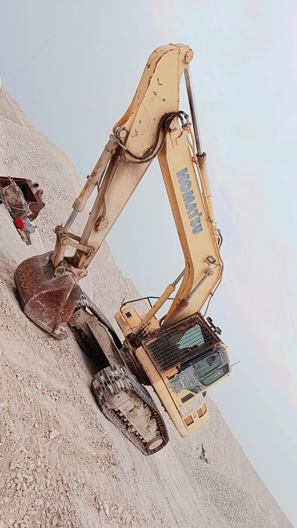 Komatsu PC220 Tracked excavator