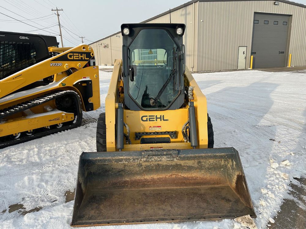 Gehl V330 Skid Steer Loader
