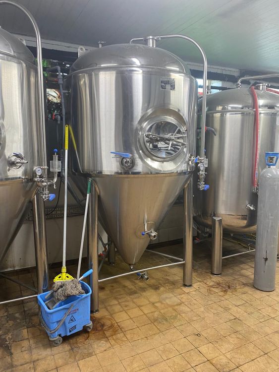 2  2000 Litre Tanks