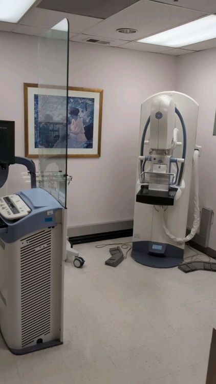 GE Senographe Essential