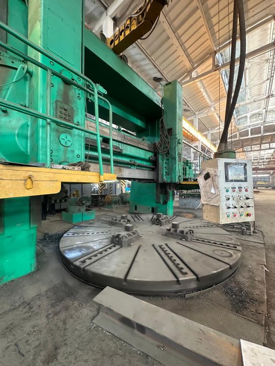 Kolomna 1550F1 Table speed: 0.34–31.2 rpm