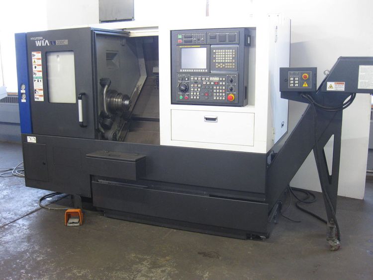 Hyundai FANUC i-SERIES CONTROL 4000 RPM L230C CNC TURNING CENTER 2 Axis