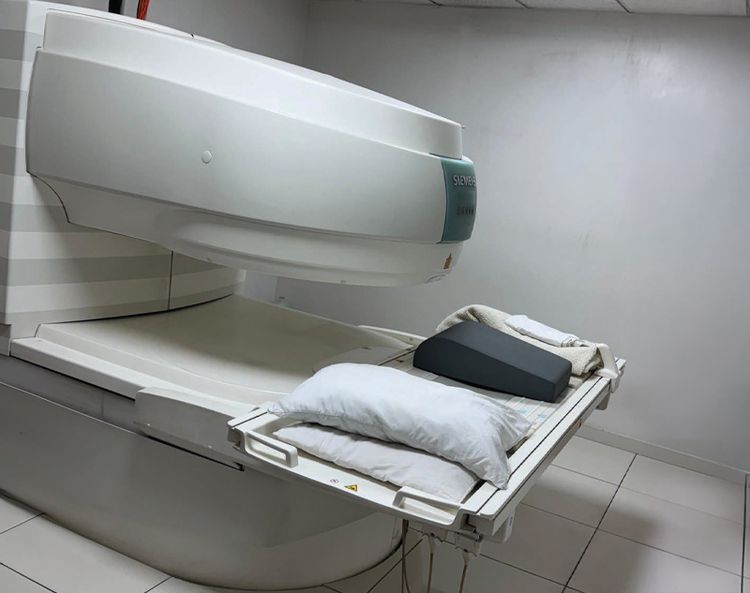 Siemens Magnetom C 0.35T MRI