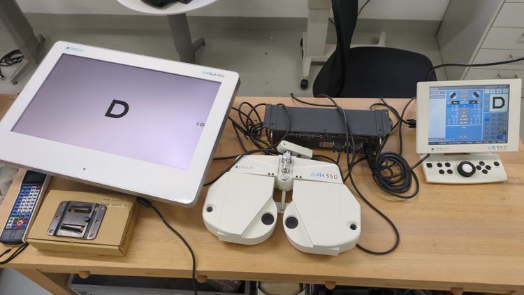 Essilor APH-550 Phoropter with Monitor