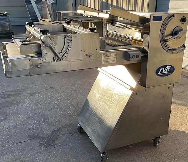 LVO SM24, Dough roller sheeter on casters