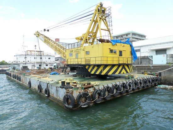 NON-PROPELLED FLOATING CRANE BARGE
