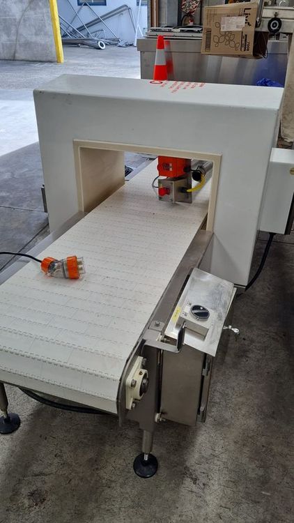 Fortress Phantom Metal Detector