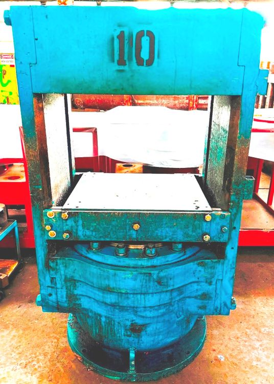 Eemco 28″ x 24″ Press