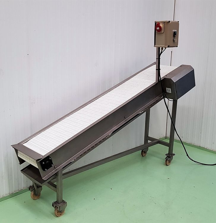 conveyor belt for lifting and use in food