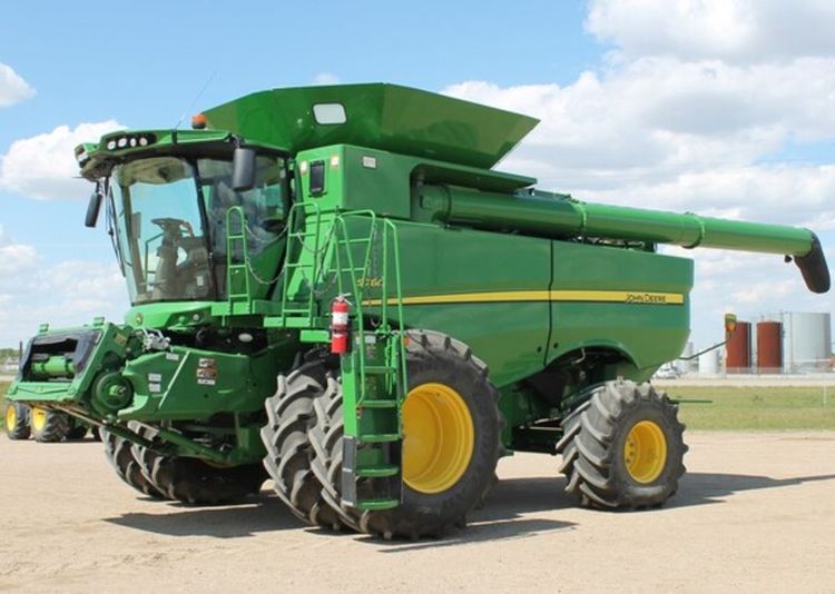 John Deere S780 Combine