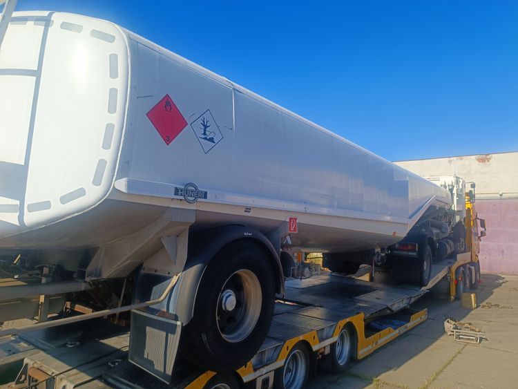 Hunert Mercedes Benz 2024/51 Aircraft refueler Hunert 38.000l, lift deck