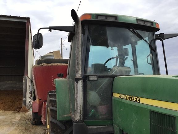 John Deere 7810 Tractor