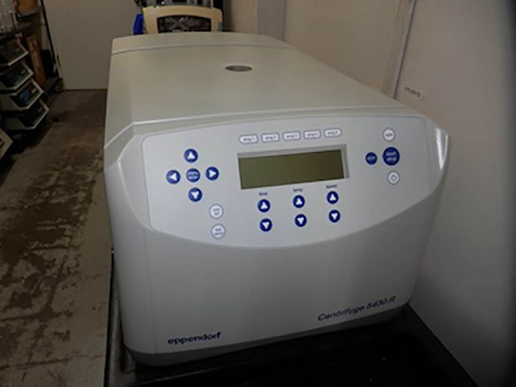 Eppendorf 5430R  Refrigerated Benchtop Centrifuge with 30-Place Microtube Rotor