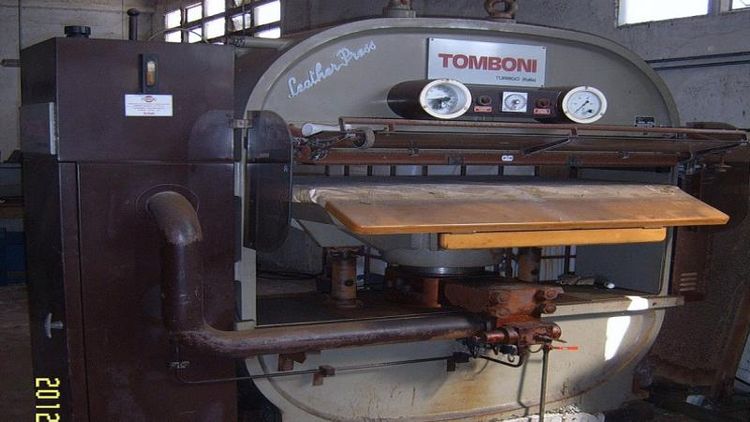 Tomboni 210 Tons Leather press