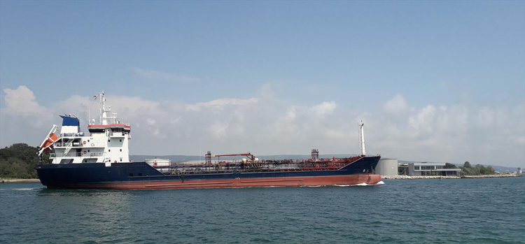 Oil / Chemical Tanker, Double Hull dwt abt 4,700 on abt 5,9m