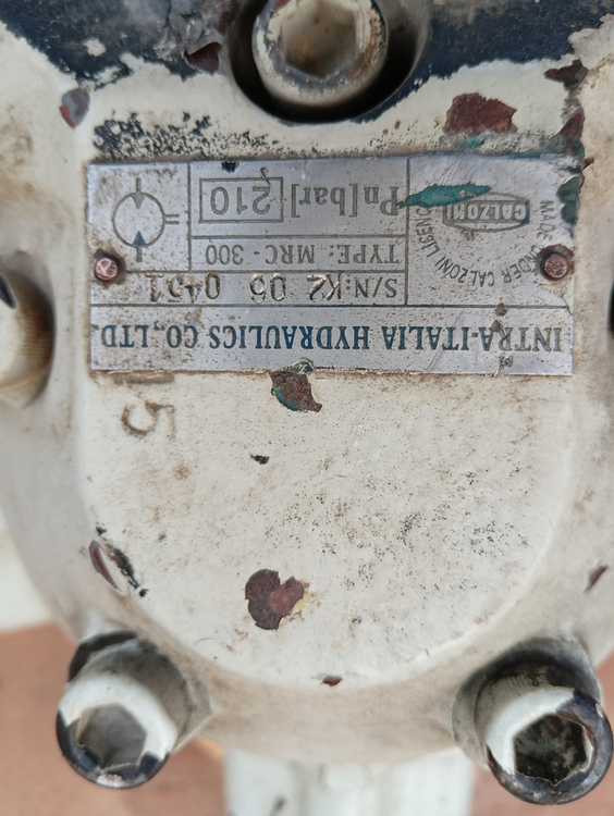 2  MRC-300 We have 2 units of MRC-300 Hydraulic Winch Motors available in our stock.