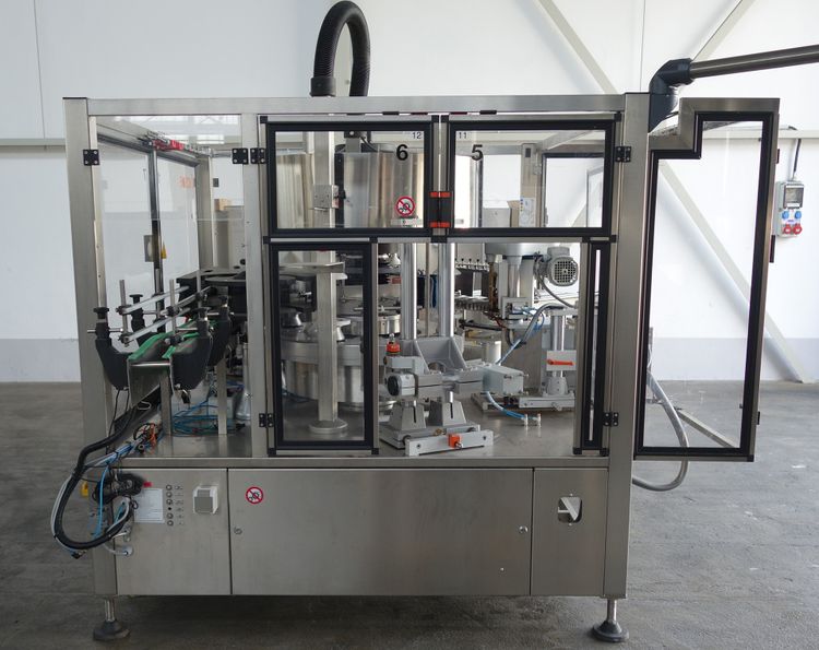 Kosme Etima  Labeling machine