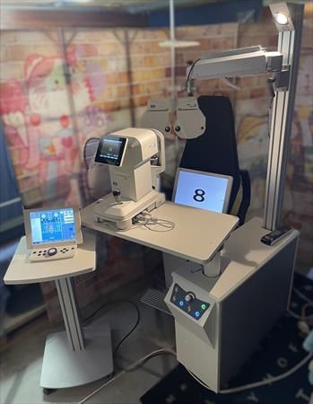Essilor OST-150 refraction unit