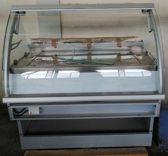 Showcase with heated top