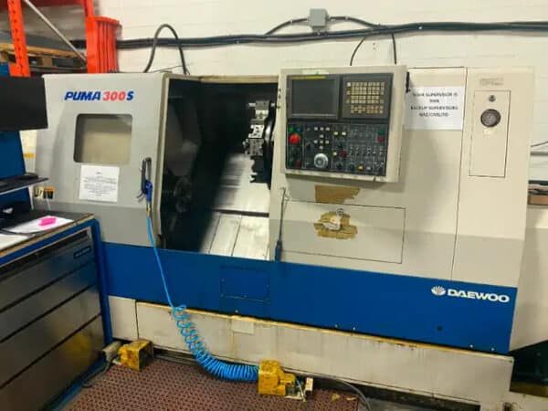 Daewoo Fanuc Series 18i-T 3500 RPM Puma 300S 2 Axis