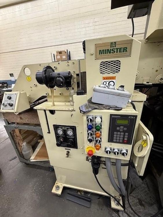 Minster MEF5-32S Servo Feeder