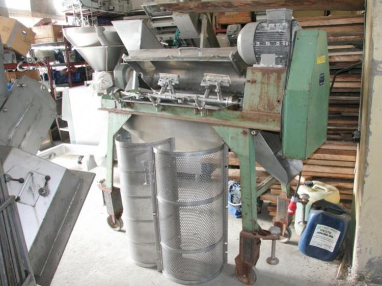 Wiping machine for berries and fruits