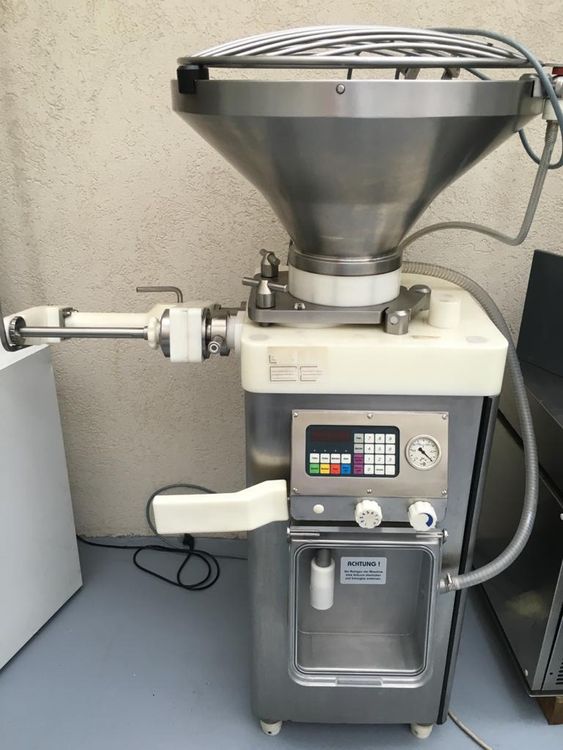 Hydraulic sausage stuffers